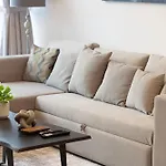 Luxurious 1Br In Court Tower Business Bay