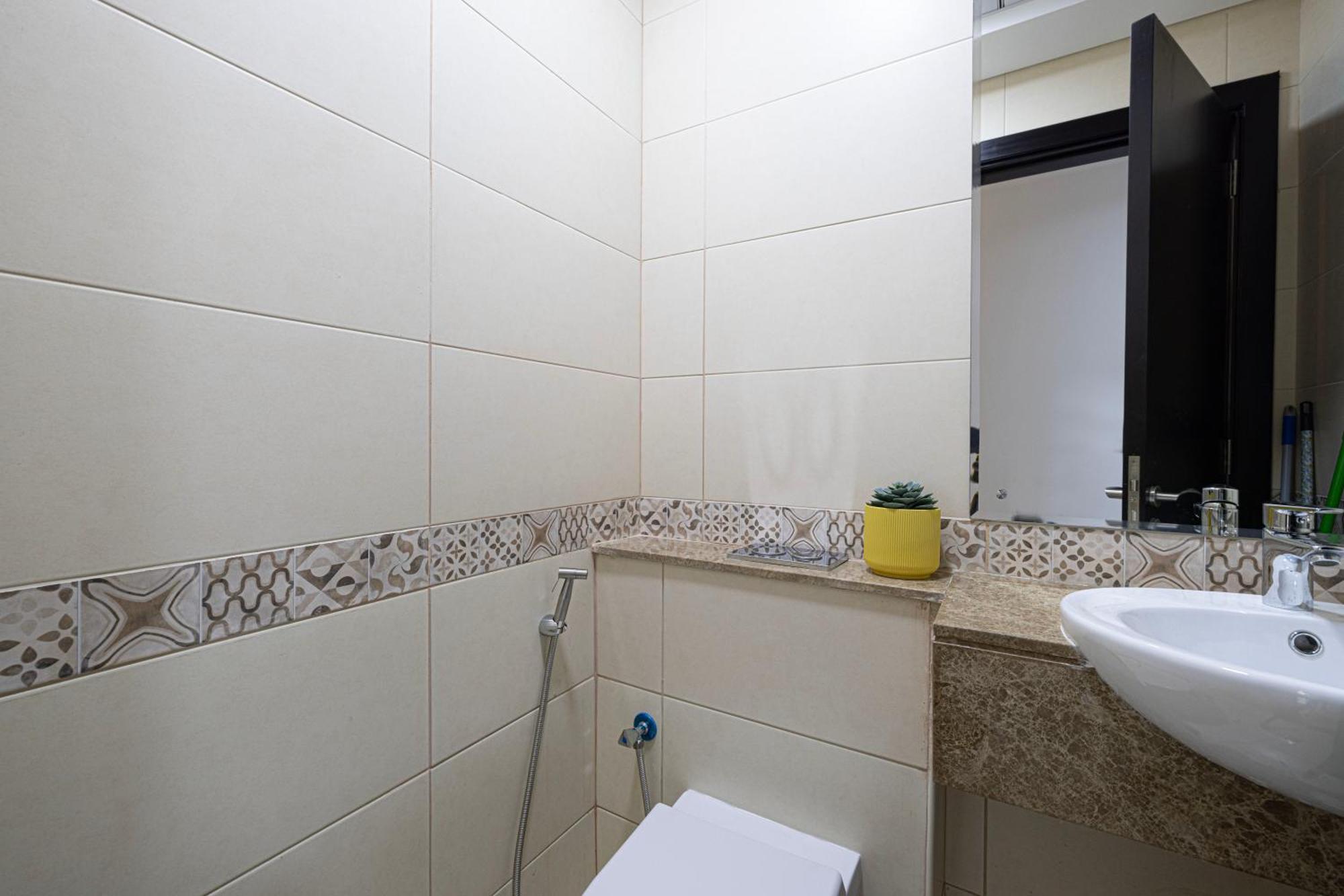 Luxurious 1br In Court Tower Business Bay Apartment Dubai