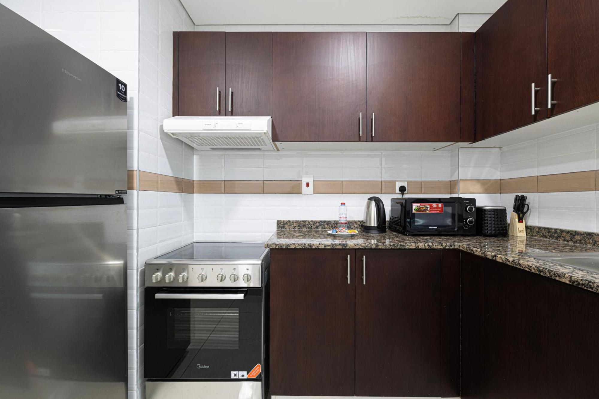 Luxurious 1br In Court Tower Business Bay Dubai