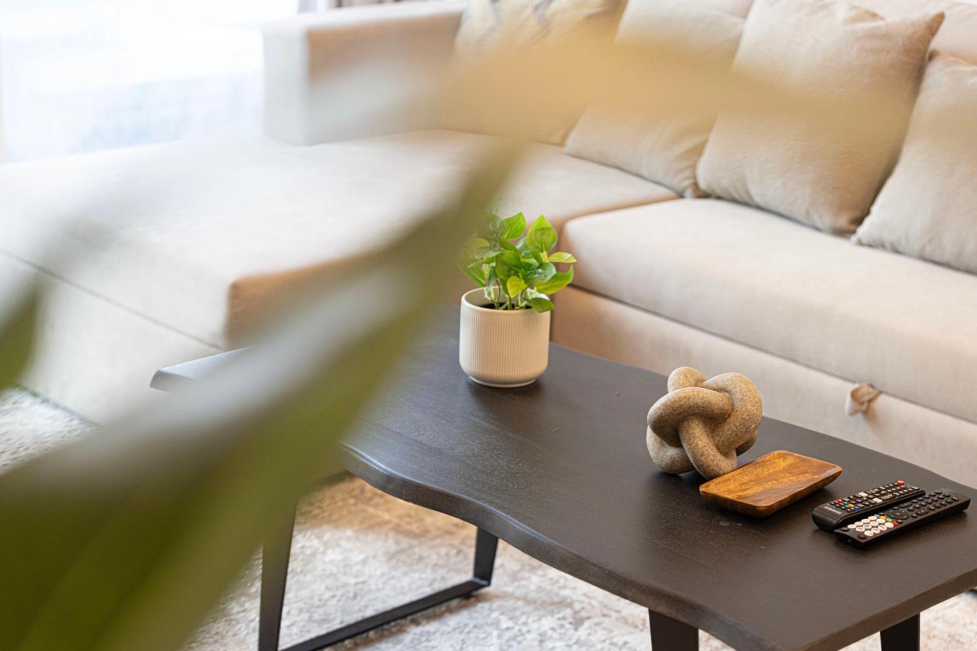 Luxurious 1br In Court Tower Business Bay Apartment *