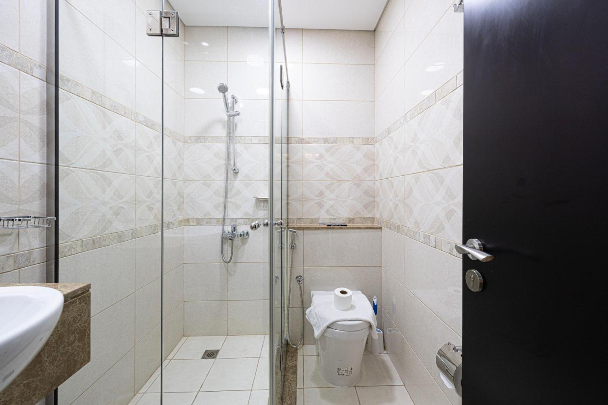 Luxurious 1br In Court Tower Business Bay Apartment