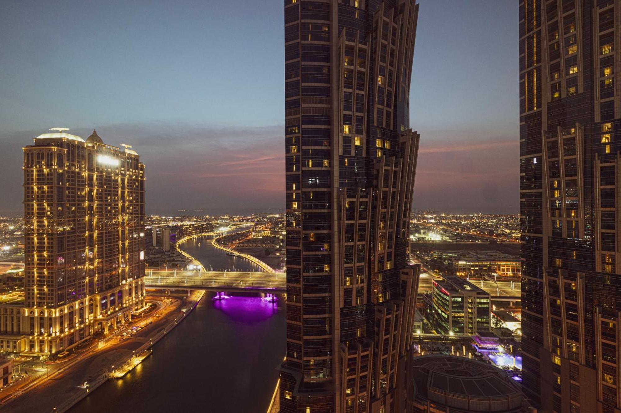 Luxurious 1br In Court Tower Business Bay * Dubai