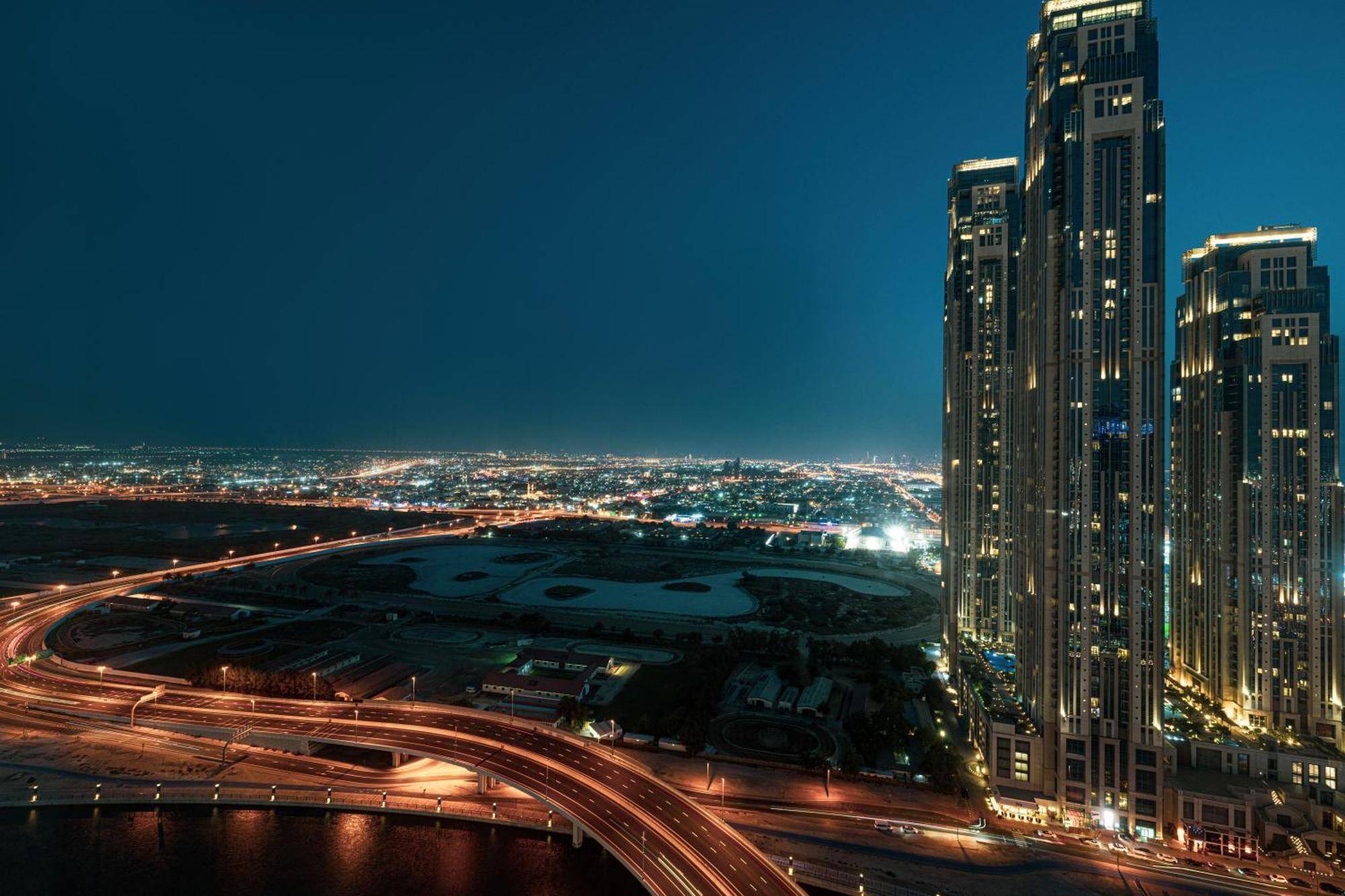 Luxurious 1br In Court Tower Business Bay