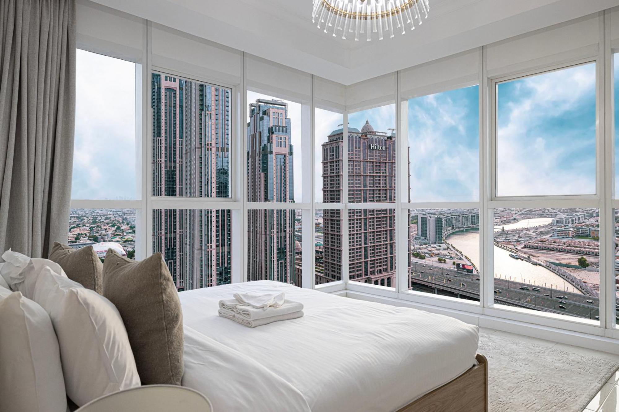 Luxurious 1br In Court Tower Business Bay *