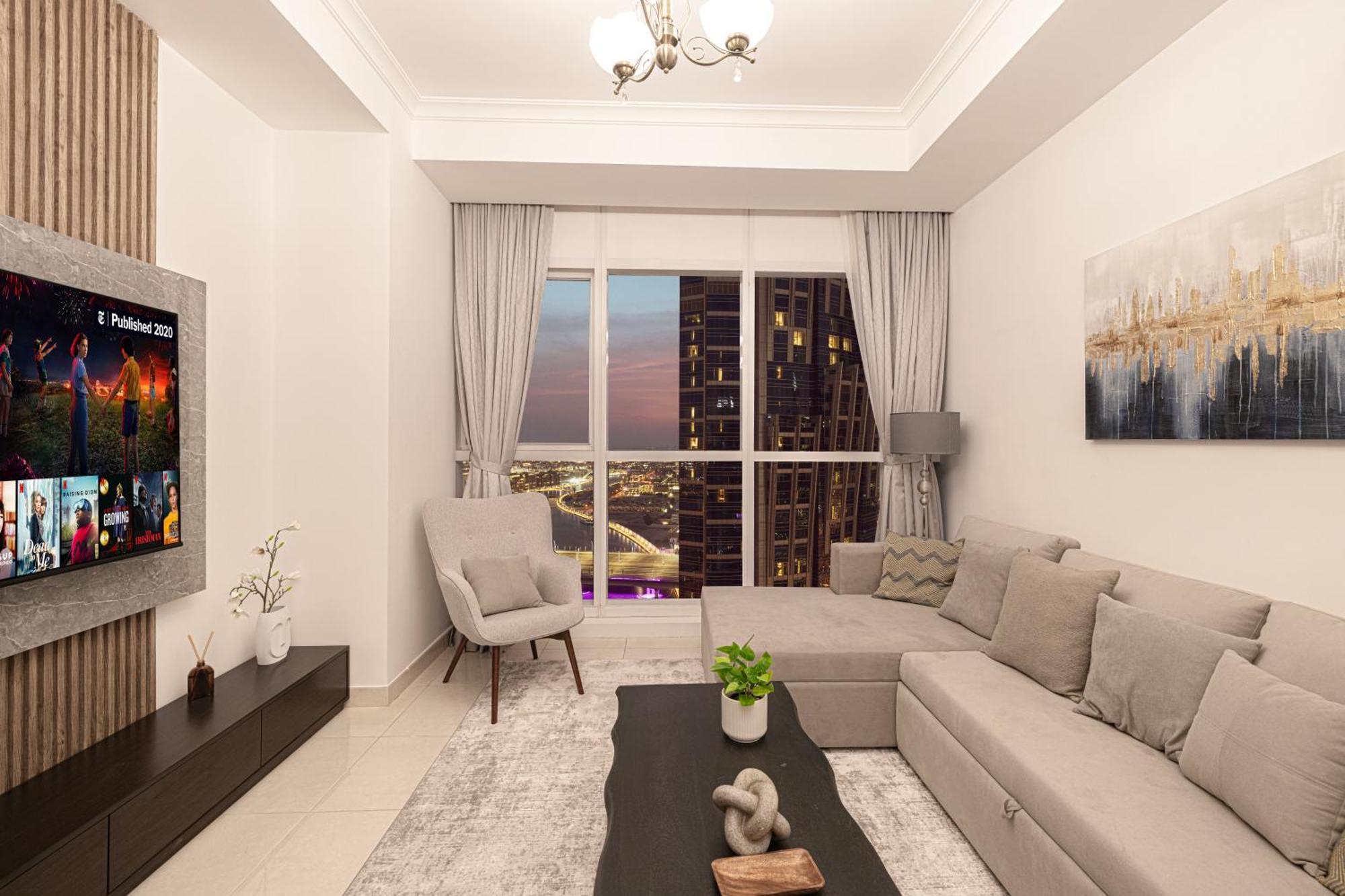 Luxurious 1br In Court Tower Business Bay Dubai