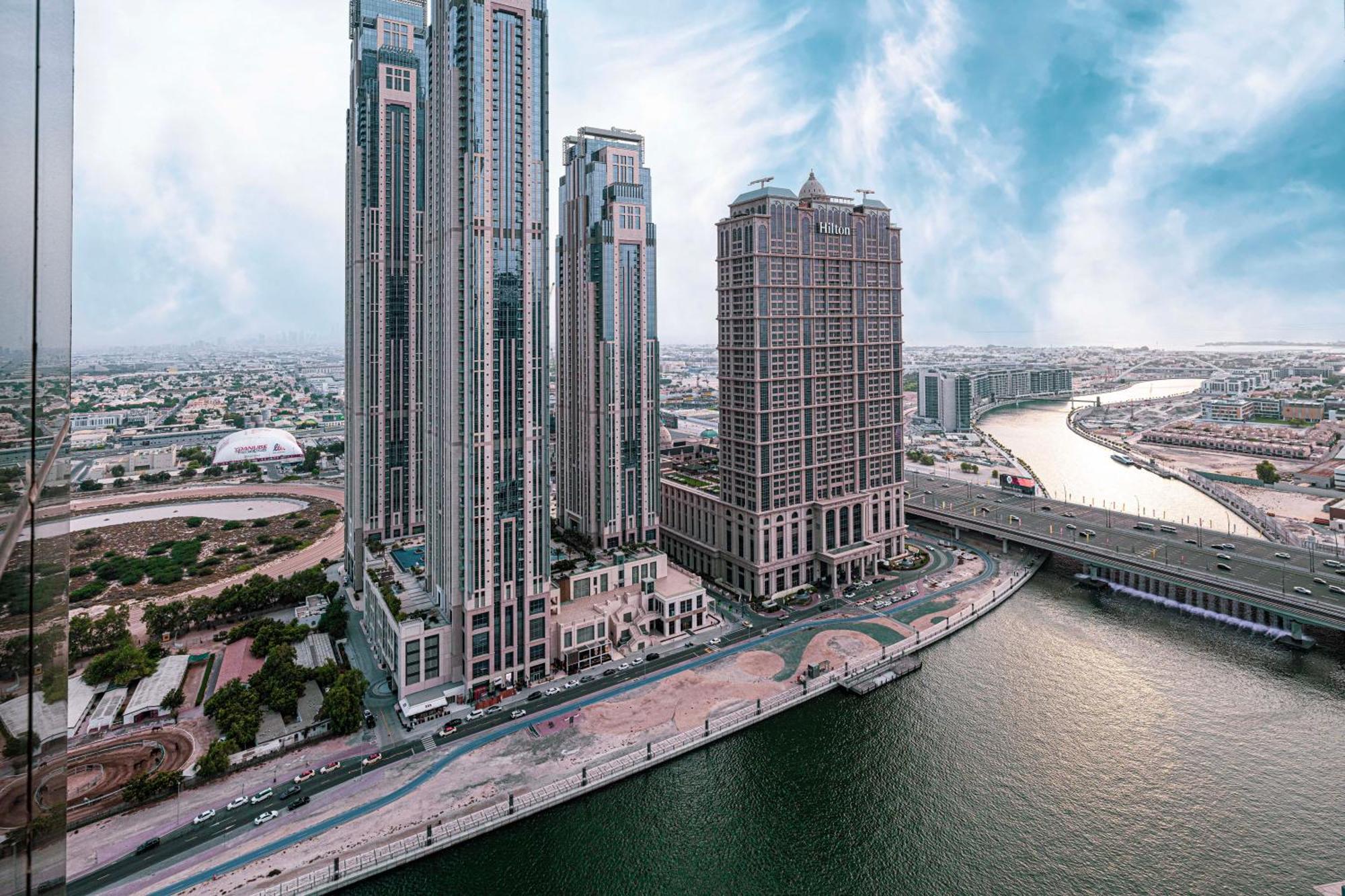 Luxurious 1br In Court Tower Business Bay *